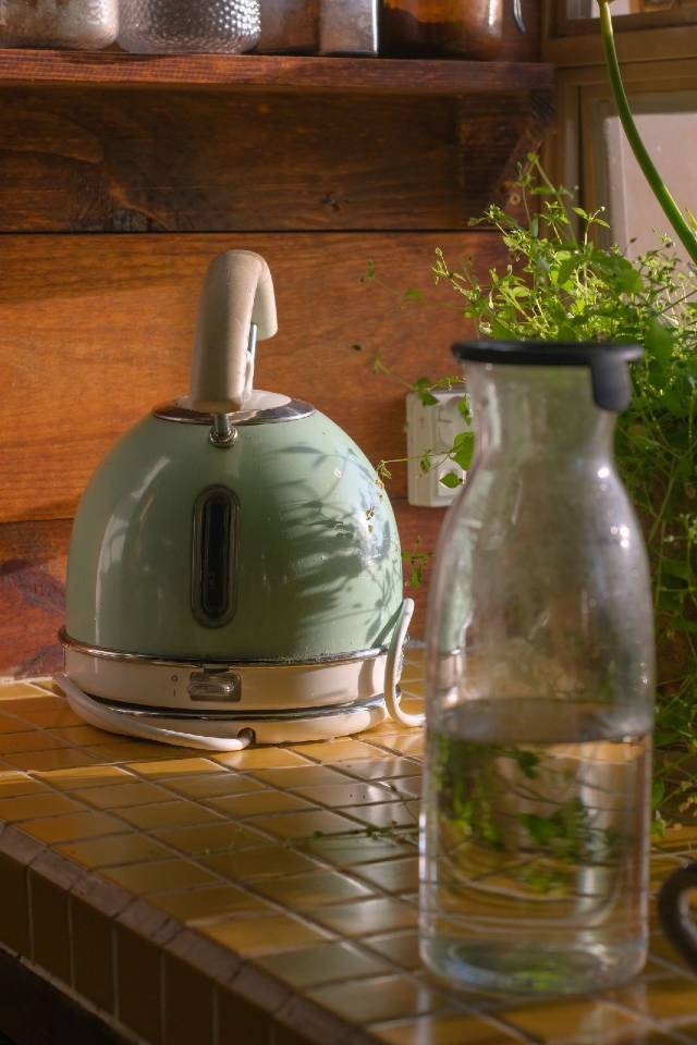 薄荷綠復古電熱水壺