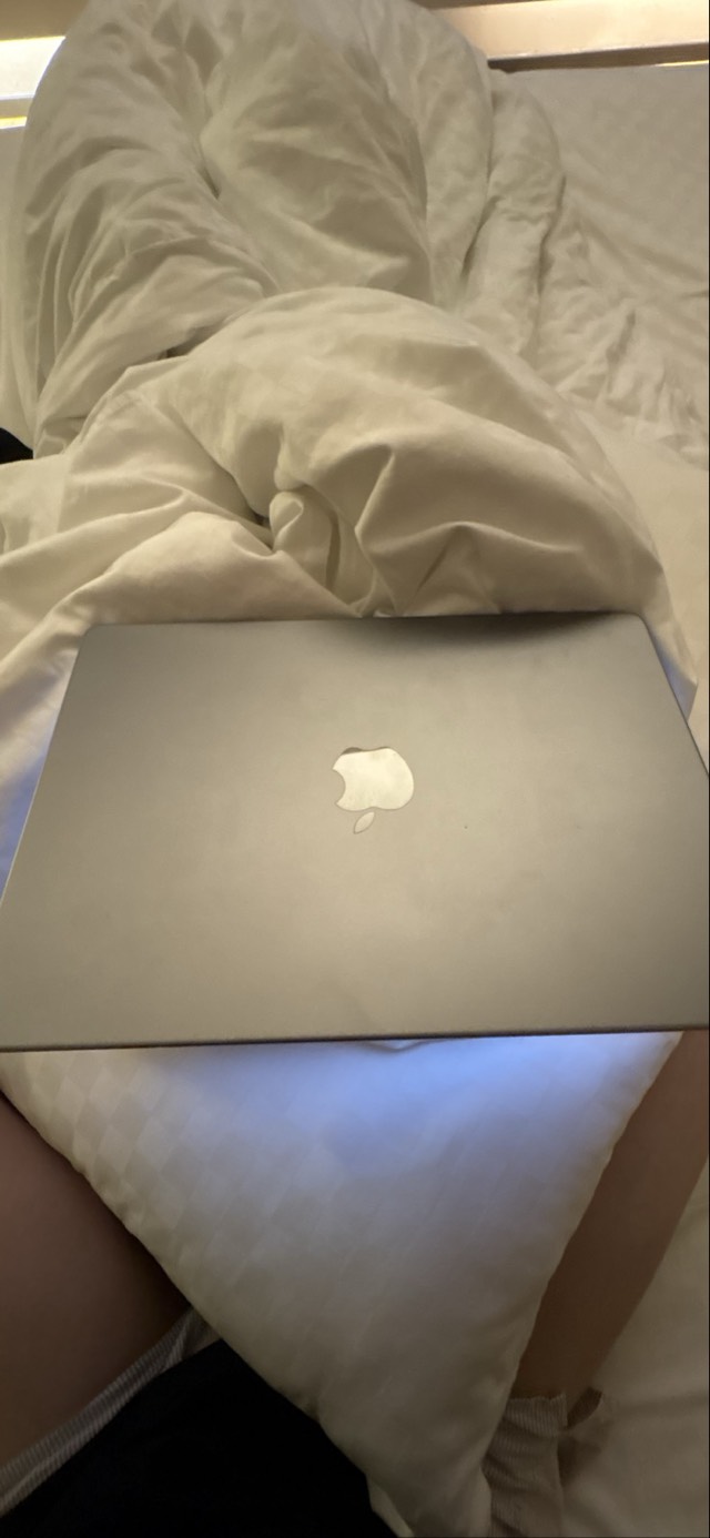 Apple MacBook 筆記型電腦